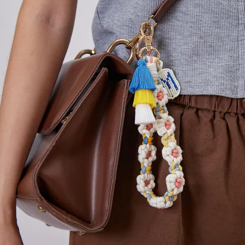 Vista 2 de Bisanzoya Beaded Keychain with Tassel, Silicone Key Ring Bracelet, Cute Boho Car Key Chain Wristlet for Women