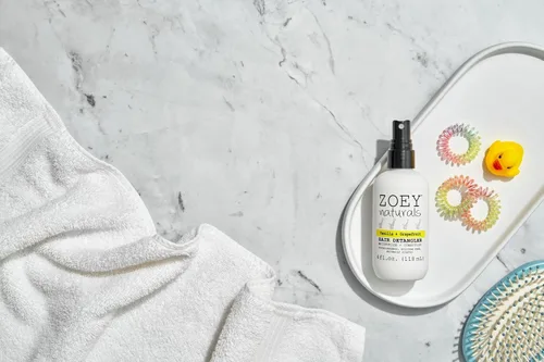 Vista 9 de Zoey Naturals - Spray desenredante de cabello de vainilla y pomelo para niños, hidrata el cuero cabelludo y combate los enredos y el cabello seco