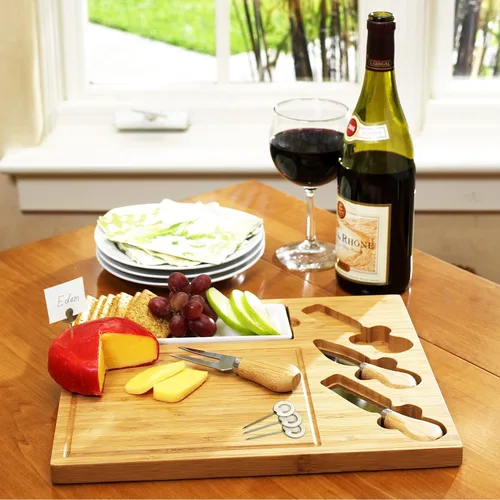 Vista 6 de Tabla de cortar de bambú grabada personalizada para queso y embutidos con plato de cerámica, juego de cuchillos y marcadores de queso, diseñada