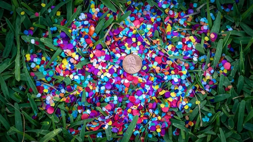 Vista 3 de Fiesta Confetti.Value Confeti de papel colorido mexicano. Bolsa mediana .44lb/200gr.