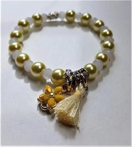 Vista 3 de Gold With Flower Charm Beaded Bracelet