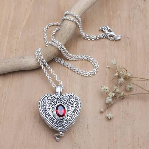 Vista 2 de NOVICA Collar con colgante de plata de ley 925 con forma de corazón de filigrana 200in Always In My Heart