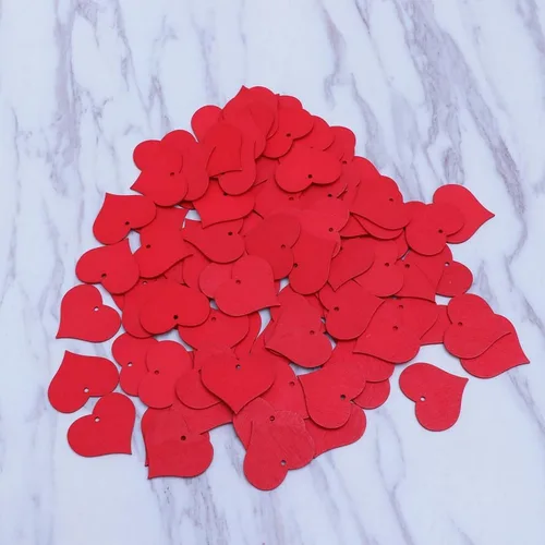 Vista 6 de 100 piezas de corazones de madera roja decorativos en forma de corazón con agujero para colgar para manualidades de bricolaje para decoración