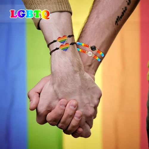 Vista 4 de Pulsera de arco iris LGBT, elegantes pulseras de cuero negro del orgullo LGBTQ, cierre de acero inoxidable a rayas de arco iris, brazalete