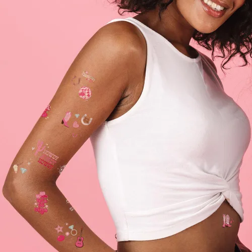 Vista 7 de Flash Tattoos Disco - Tatuajes temporales para niña de vaca 66 tatuajes metálicos Vaquera, decoración de fiesta de Bach, Giddy Up, regalo