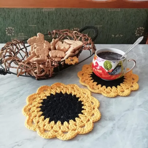 Vista 6 de Juego de 2 posavasos de ganchillo hechos a mano, diseño de girasol, tapete de mesa con aislamiento para bebidas absorbentes
