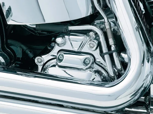 Vista 4 de Kuryakyn 7878 Cubierta de transmisión para motocicletas Harley-Davidson Softail 2007-17, cromo