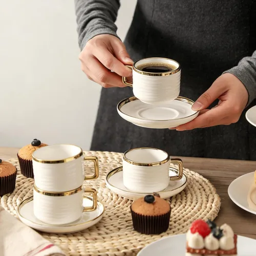 Vista 4 de LETAOTAO Juego de 4 tazas y platillos de expreso, tazas de café apilables de cerámica de 3 onzas con borde dorado, mini tazas Demitasse, juego
