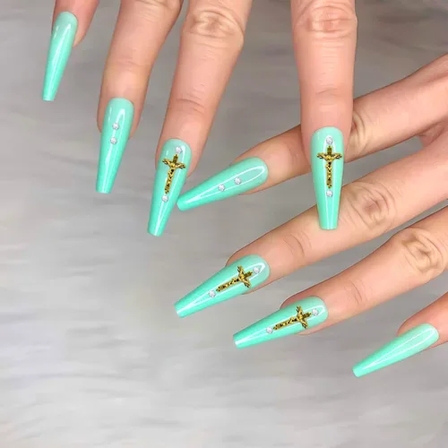 Vista 7 de WOKOTO 100 dijes de uñas de crucifijo dorado 3D para arte de uñas 3D, dijes de uñas de metal dorado para decoración de uñas, accesorios de bricolaje