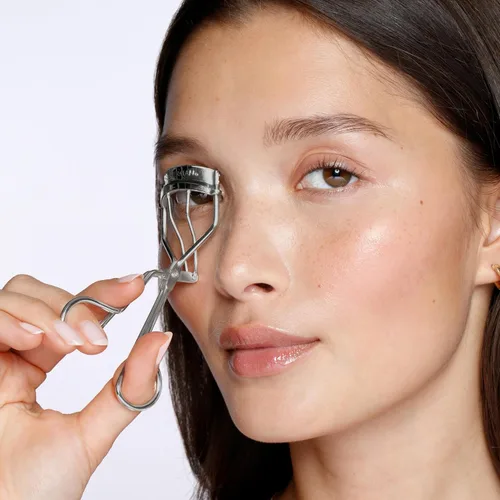 Vista 4 de Tweezerman Rizador de pestañas clásico con almohadillas de recambio - Herramienta de pestañas de maquillaje para todas las formas de ojos