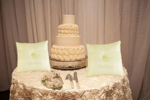 Vista 2 de Our Wedding Kneeling Pillow. Juego de 2 14 x 17 x 3.5 pulgadas C2101 (beige)
