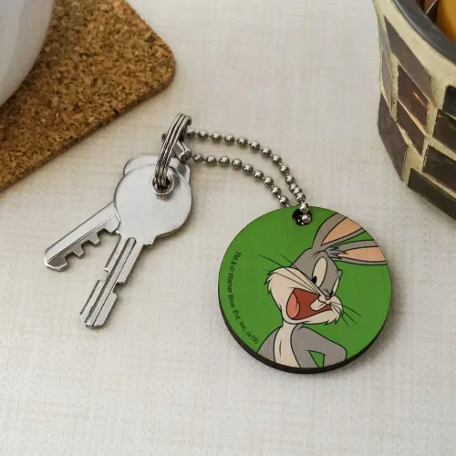 Vista 2 de GRAPHICS & MORE Looney Tunes Bugs Bunny - Llavero redondo de madera, Beige Bronceado