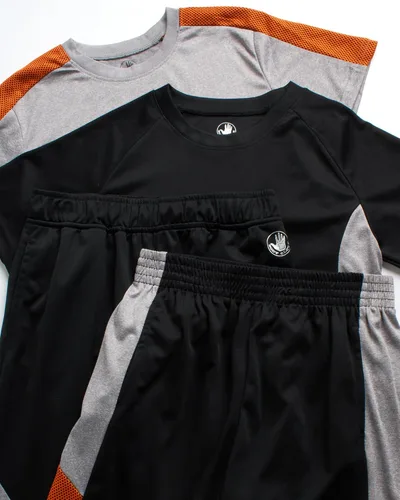 Vista 3 de Body Glove Conjunto de pantalones deportivos para niños, camiseta de manga corta, pantalones deportivos de forro polar y pantalones cortos de 4