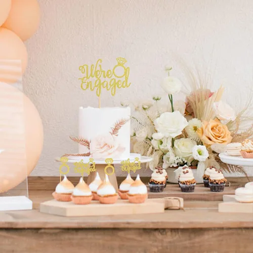 Vista 6 de Ercadio Paquete de 25 adornos para cupcakes con texto en inglés "We are Engaged", anillo con purpurina, para despedida de soltera, para boda Oro