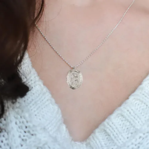 Vista 5 de Collar con medallón en tono plateado para mujer, diseño floral grabado, colgante ovalado con imagen a todo color en el interior, regalo de joyería