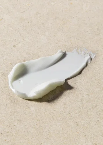 Vista 3 de The Body Shop Crema hidratante intensa de vitamina E Hidratante facial de 72 horas con ácido hialurónico Crema facial batida para una piel más
