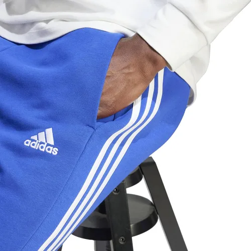Vista 3 de adidas Pantalones Essentials de forro polar con puños cónicos de 3 rayas para hombre, Azul semi lúcido