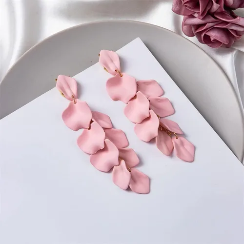 Vista 5 de Pendientes colgantes de pétalos acrílicos largos de flor de rosa para mujeres y niñas, aretes de moda bohemios para regalo de fiesta, Zinc, No es