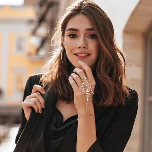 Vista 7 de Pulsera de cadena de mano dorada para mujer, pulsera de anillo con dije de serpiente, pulsera de cadena de mano de araña de escorpión
