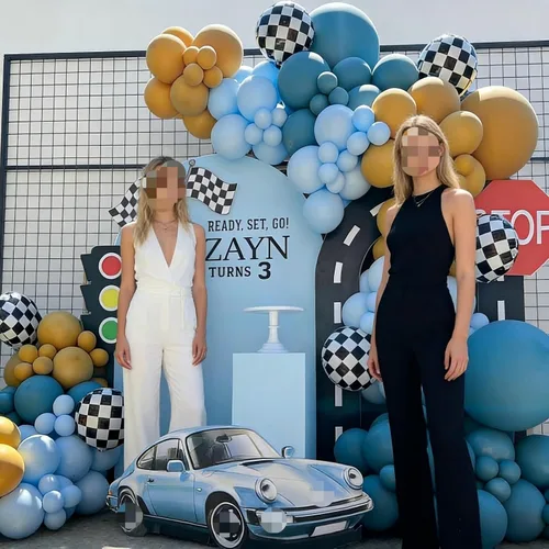 Vista 4 de Kit de arco de guirnalda de globos de auto de carreras, 155 globos de látex azul polvoriento, amarillo, globos de aluminio a cuadros para autos