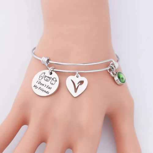 Vista 3 de UJIMS - Pulsera vegana con dijes vegetarianos, regalo vegetariano, con texto en inglés I Don't Eat My Friends, joyería vegana y herbívoro, símbolo