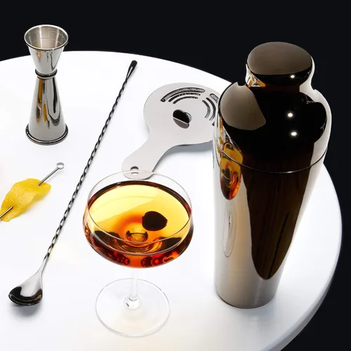 Vista 8 de Viski Coctelera parisina contorneada de acero inoxidable pulido de alto brillo con tapa y colador integrados, color negro, juego de 1 unidad de 25