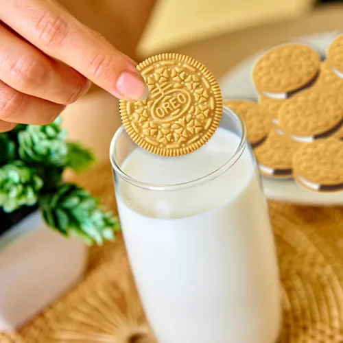 Vista 6 de OREO Galletas de sándwich de crema de galletas blancas y negras, edición limitada, 10.68 onzas
