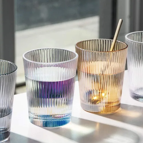 Vista 2 de Sizikato Juego de 4 vasos transparentes clásicos de rayas verticales, vasos de 8 onzas para agua, bebidas, jugo