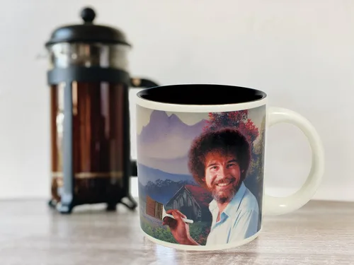 Vista 4 de Taza cambiante ante el calor, de Bob Ross - Agregue líquidos calientes y emerge una escena - viene en caja de regalo divertida