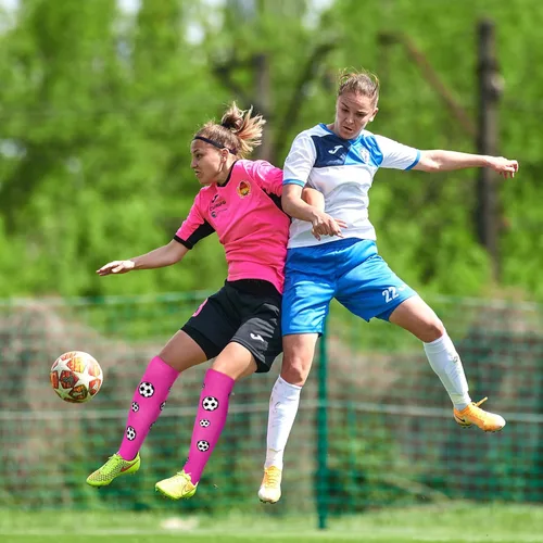 Vista 6 de Xtinmee 6 pares de calcetines de fútbol para niña, color rosa, neón, calcetines deportivos altos, regalos para niñas y jóvenes