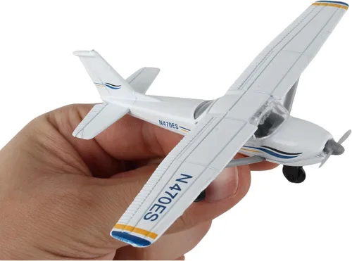Vista 4 de Daron Runway24 Cessna 172 2000 Skyhawk Azul/Blanco Escala 1:87 Modelo de avión fundido a troquel con pista de aterrizaje