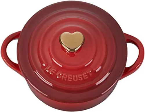 Vista 2 de Le Creuset Gres Mini redondo Cocotte, 8oz., Cerise con perilla de corazón dorado