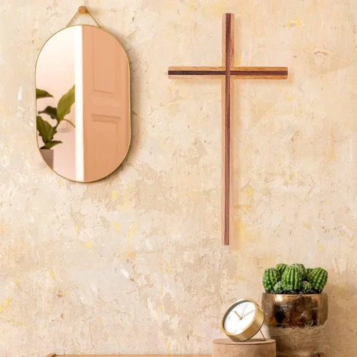 Vista 6 de NBEADS Cruz de pared de madera, cruz de nogal hecha a mano de 10 x 5 pulgadas, adorno colgante de iglesia cristiana, cruz de madera santa