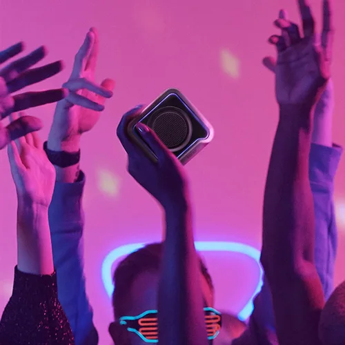 Vista 7 de Edifier Altavoz Bluetooth portátil, IP67 impermeable y a prueba de polvo con graves profundos, micrófono integrado 12 horas de reproducción