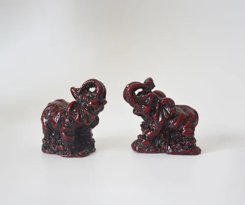 Vista 3 de Mini estatua de elefante, figuras de elefantes indios de resina Feng Shui para decoración del hogar, oficina, familia, animales, regalos de regreso