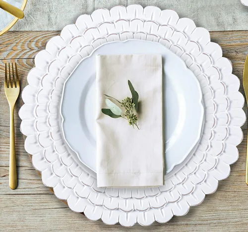 Vista 2 de Juego de 2 platos de madera blanca, elegantes manteles individuales de diseño festoneado para decoración de mesa de comedor, reuniones familiares