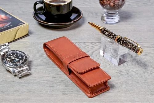 Vista 6 de DiLoro Estuche doble de cuero para lápices para dos bolígrafos estilográficos, bolígrafo y lápices (Bugatti Tan)