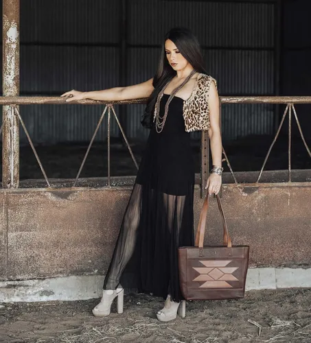 Vista 7 de STS Ranchwear Bolso de mano de cuero genuino occidental Kai Collection con dos correas de hombro, talla única, Western - Bolso de mano de piel