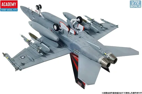 Vista 4 de Academy 1/72 US Navy F/A-18F VFA-154 Black Knights Modelo de plástico 12577