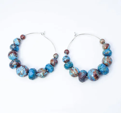 Vista 4 de Cynthia Lynn "SUNLIGHT MESA" Blue and Brown Calsilica Beaded Rhodium Silver Bib Cleopatra Necklace