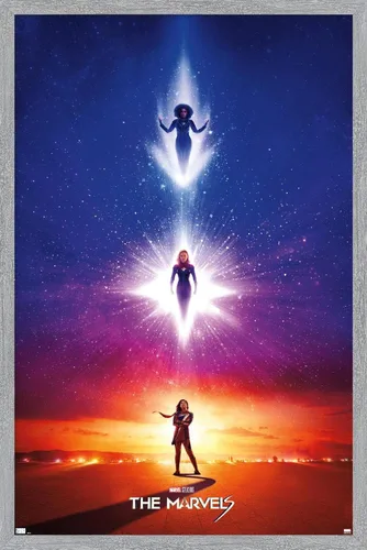 Vista 12 de Trends International Marvel The Marvels - Póster de pared de una hoja, 22.4 pulgadas de largo x 14.7 pulgadas, versión enmarcada de madera de granero