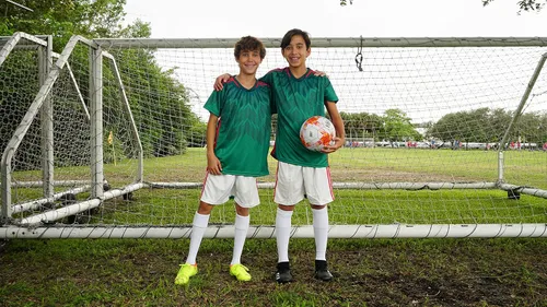 Vista 8 de PAIRFORMANCE Uniformes de fútbol para niños, camiseta deportiva de equipo y pantalones cortos para niños, ropa deportiva, unisex, de 4 a 14 años