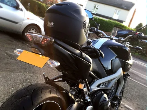Vista 2 de Eliminador de guardabarros/Tail Tidy para Yamaha FZ-09 / MT-09 - Versión de luz de matrícula OEM