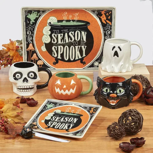 Vista 4 de Juego de 4 tazas de Halloween – Tazas de café de cerámica espeluznantes con diseños vintage de truco o trato – gato negro, esqueleto, calabaza