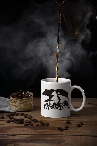 Vista 6 de Taza de café con texto en inglés "Mama Bear", regalo divertido de taza, taza de café novedosa, taza de café de cerámica de 11 onzas, ribete negro