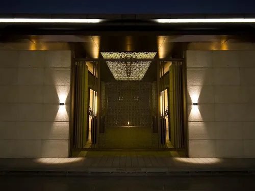 Vista 2 de Luces solares para iluminación exterior, arriba y abajo, luz solar para exteriores, dos modos de iluminación, encendido/apagado automático, IP65