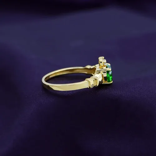 Vista 4 de Anillo Claddagh con piedra natal simulada y circonita cúbica en oro de 14 quilates sobre plata esterlina Plata chapada en oro amarillo.