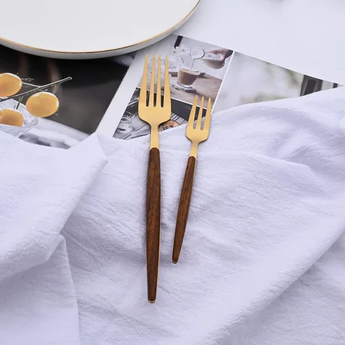 Vista 7 de Juego de cubiertos de 16 piezas con tenedor de pastel, juego de cubiertos de acero inoxidable dorado, juego de utensilios de comer con mango