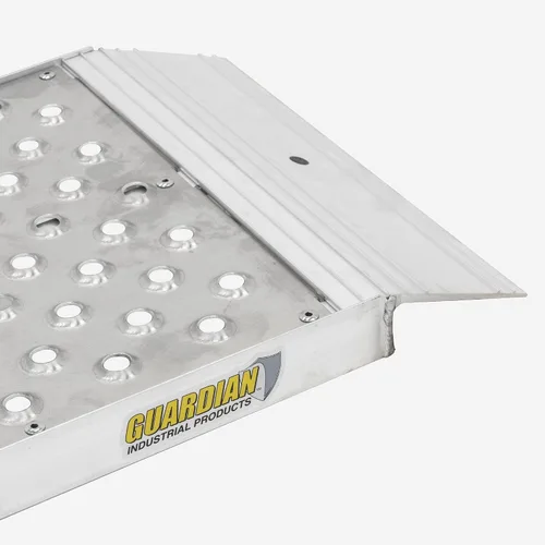 Vista 5 de Guardian Rampas de cobertizo de doble corredor de 3 pies de largo con superficie de placa perforadora de aluminio, capacidad de 1,500 libras