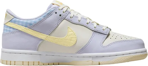 Vista 48 de Nike Kid's Dunk Low Sneaker